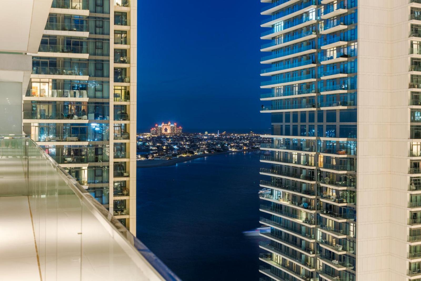 Apartment Full Sea View & Skyline - 4br Lux Beachfront